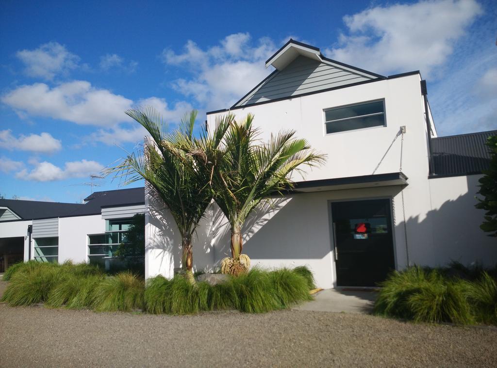 Отель Auckland Karaka Country Retreat Экстерьер фото