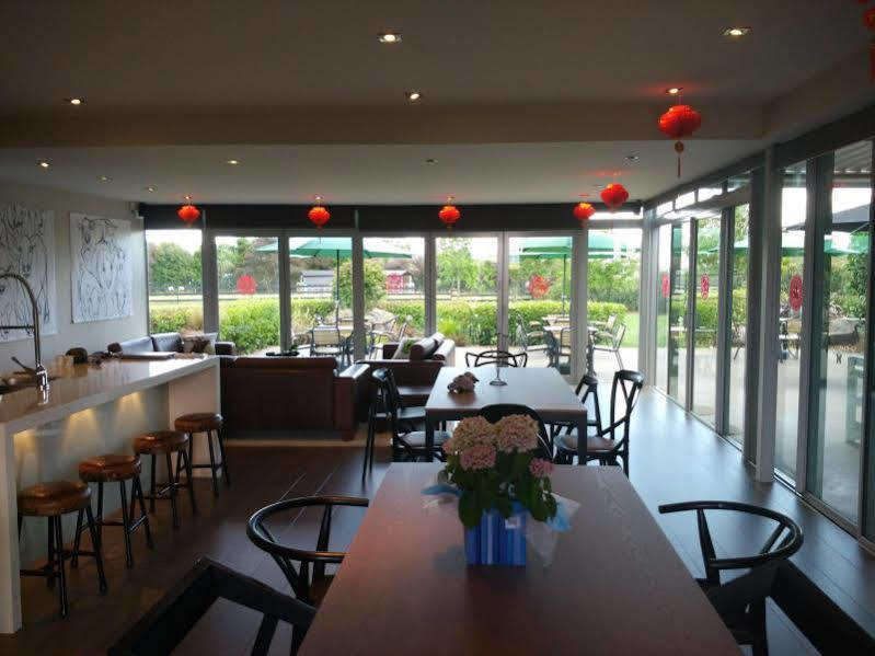 Отель Auckland Karaka Country Retreat Экстерьер фото